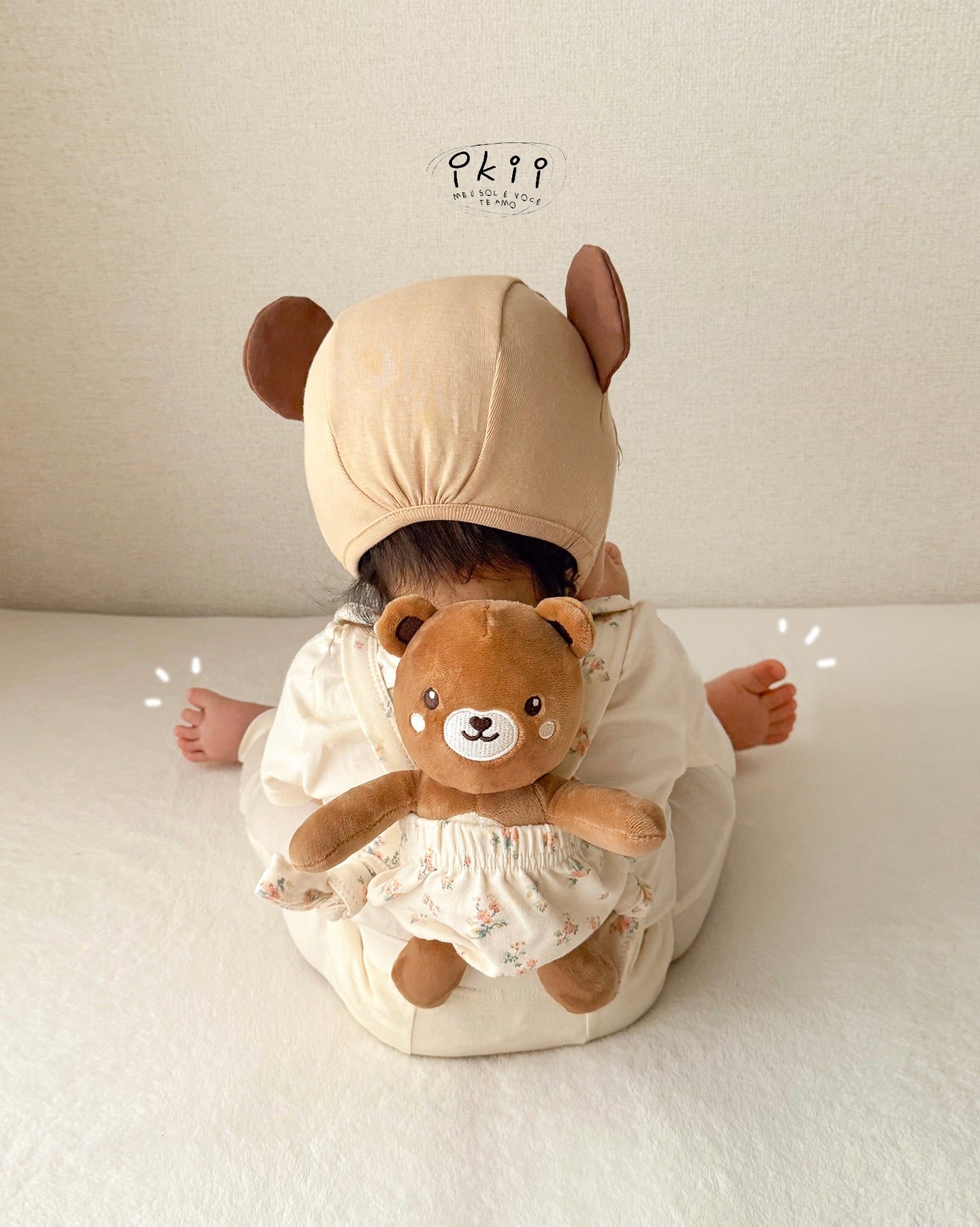 ikii Friends Animal & Carrier & Bib Floral 3-Piece Gift Set